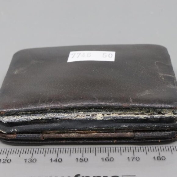 ANTIQUE HAND PAINTED PORCELAIN AND GOLD GILT CLOCK WITH KEY AND CASE - Picture 7 of 8